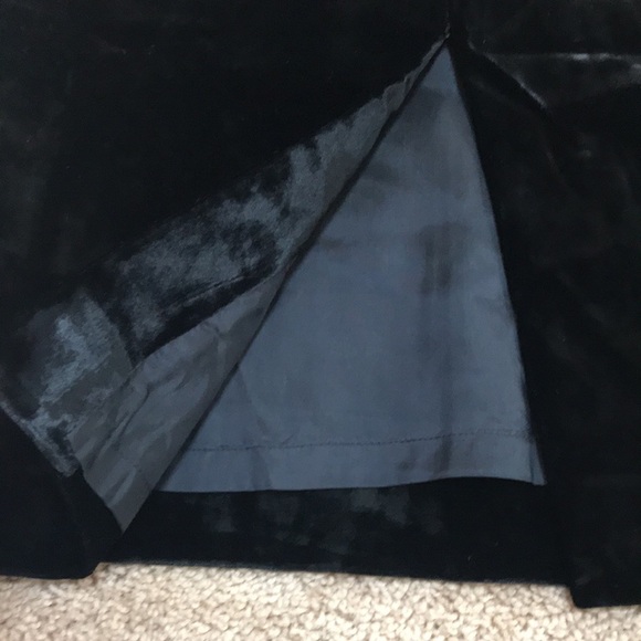 ESCADA Size 42 black velvet pencil skirt - Picture 9 of 10